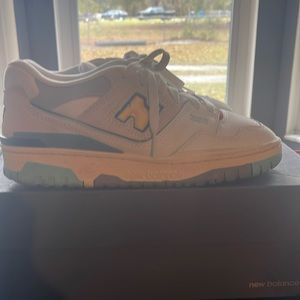 New balance white blue size 6